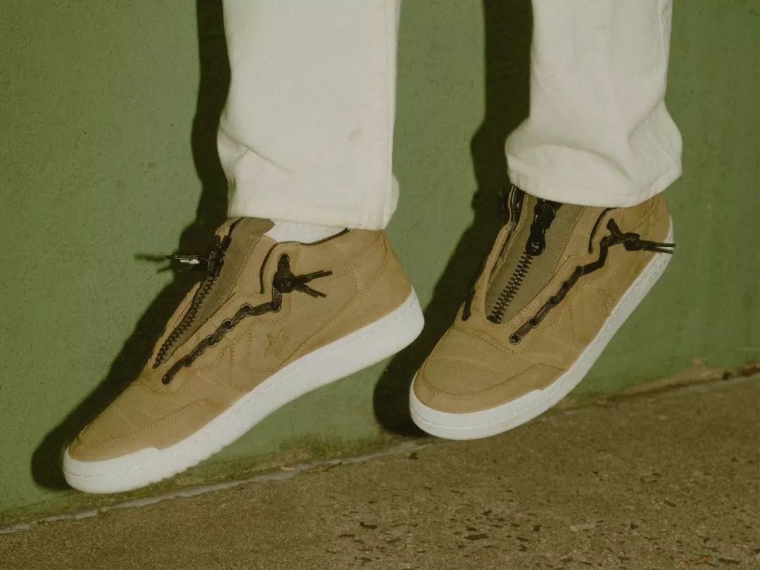 同样都是穿匡威的，怎么大哥们还“改装”上了呢？