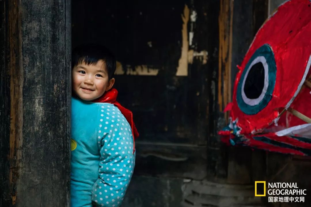 这盏燃了200年的徽州鱼灯，带你游回小时候