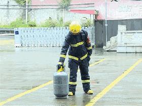 “火焰蓝”课堂|燃烧的煤气瓶能直接关阀门吗?