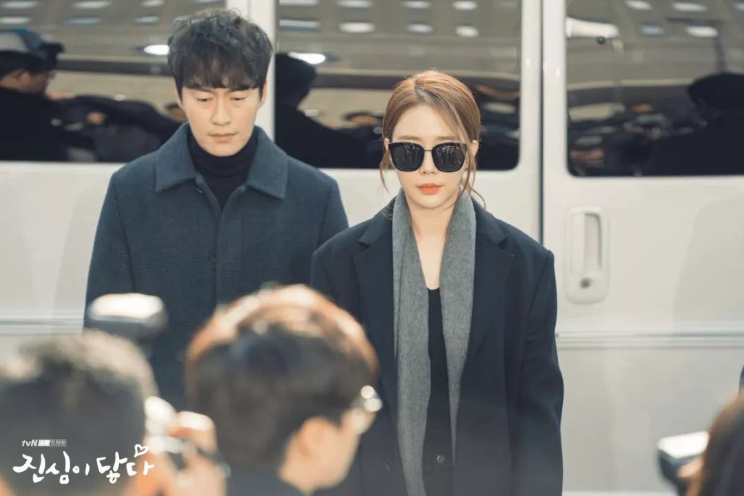 触及真心刘仁娜同款格子大衣,触及真心大衣