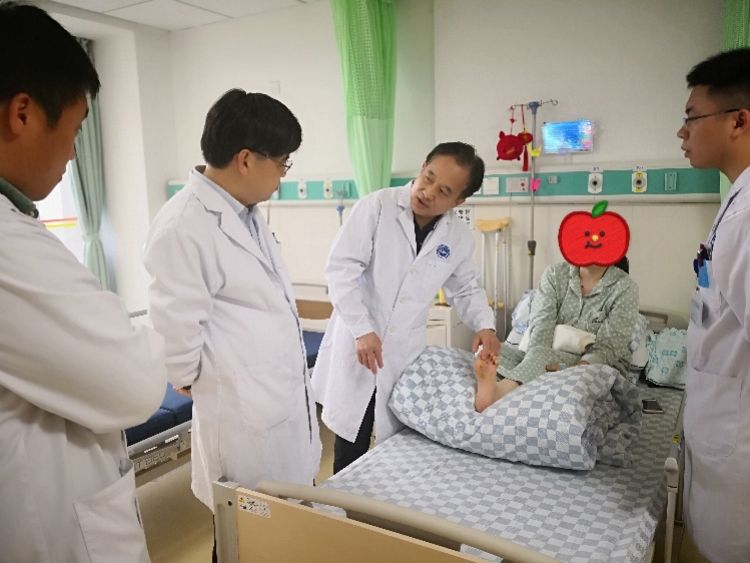 脚底长了鸡眼做了手术,脚底鸡眼竟是恶性肿瘤