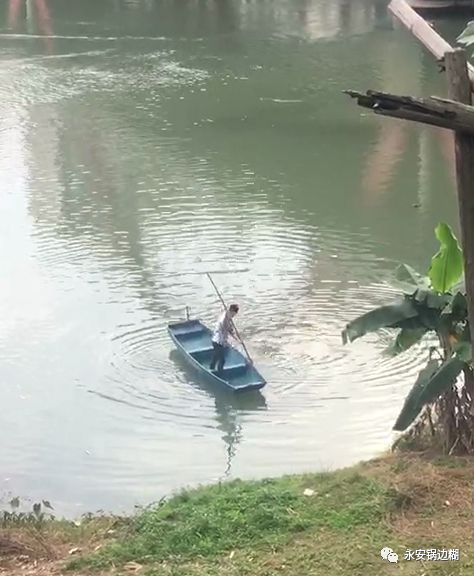 街拍爆料：永安又有人酒喝多，过红绿灯口时在车上睡着了；永安北大桥有一女子跳河？