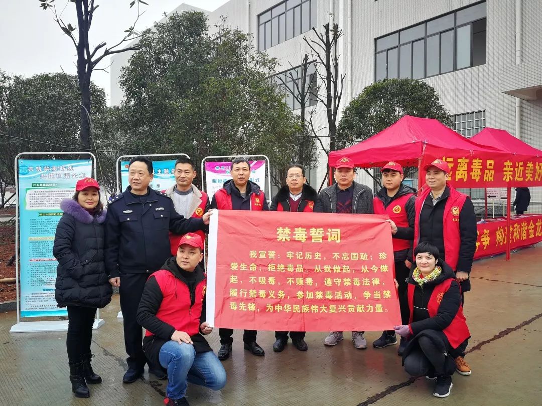 龙坪禁毒宣传入集市,禁毒宣传助力复工复产