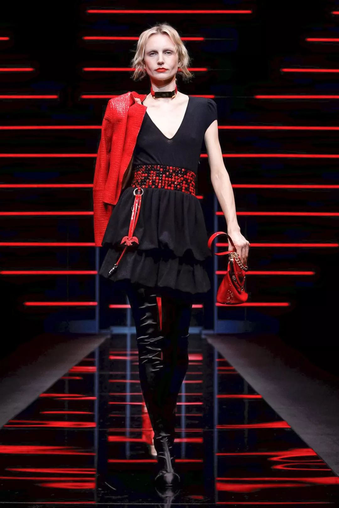 看完这场EmporioArmani，我终于感受到自由女性的魅力