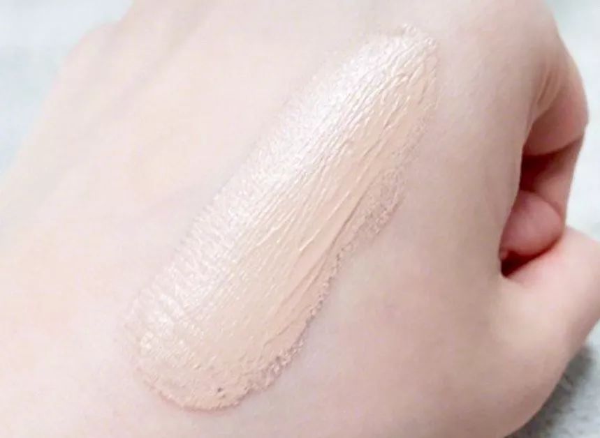 持久不暗沉粉底液测评平价不到100,带磨皮效果的粉底液测评