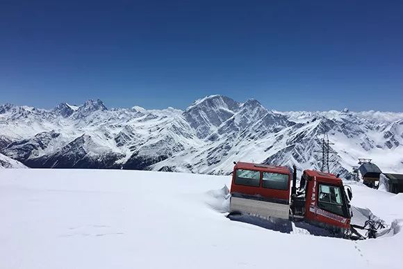 欧洲最高峰乞力马扎罗 (欧洲最高峰厄尔布鲁士峰)