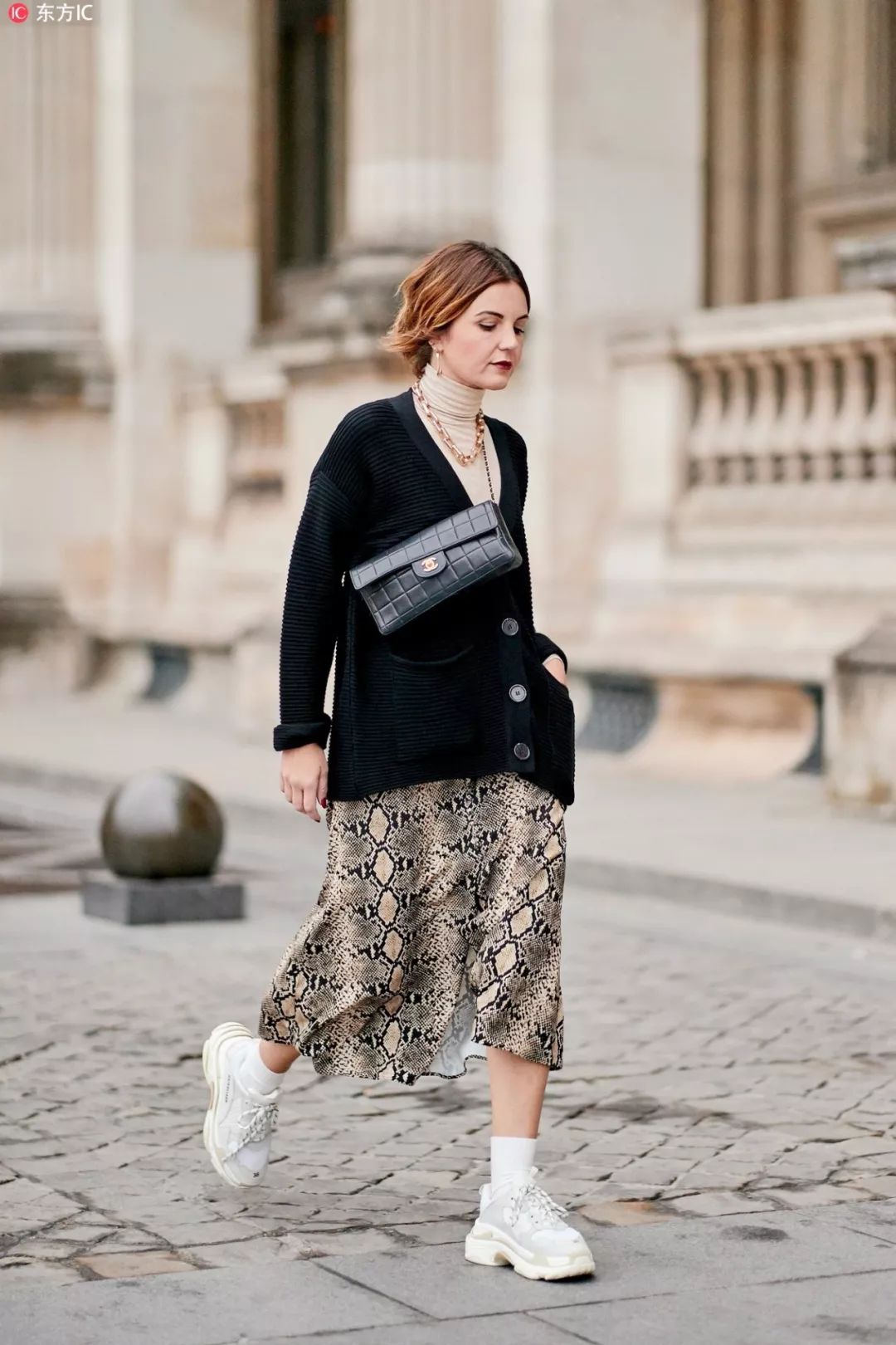 明星穿高级感针织开衫,明星同款街拍针织开衫