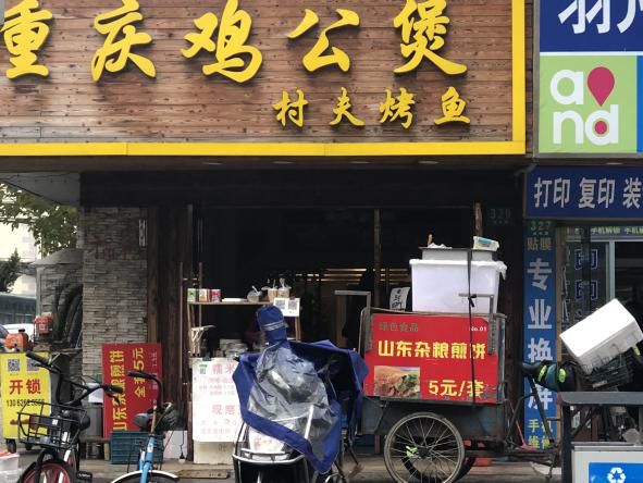 老太太卖煎饼月入三万,月入三万煎饼