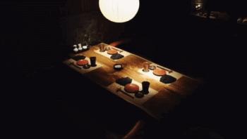 初春的西影厂，是那棵法国梧桐树下的日料店