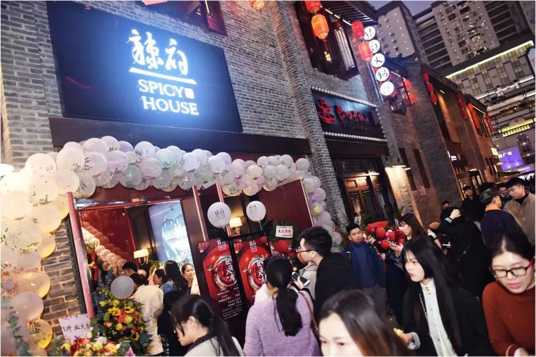 三街两巷南宁团购火锅,南宁三街两巷网红打卡地火锅