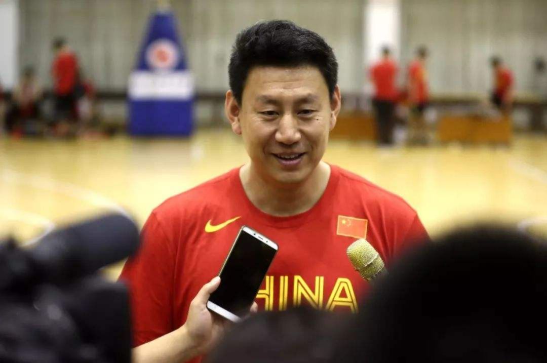 江湖从此无飞刀，八一再无李团长，中国男篮却多了一位将帅。