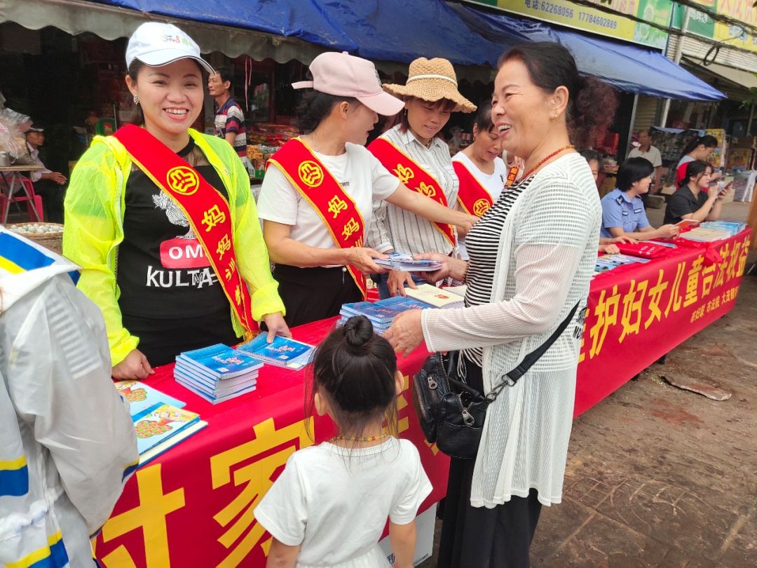 万宁表彰一批“最美家庭”“最美婆婆”“最美媳妇”