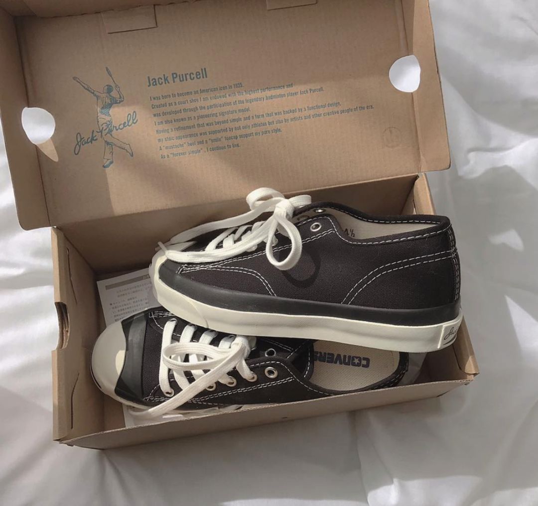 不要跟穿白裤子的人在一起,不要跟穿白色裤子的人交往