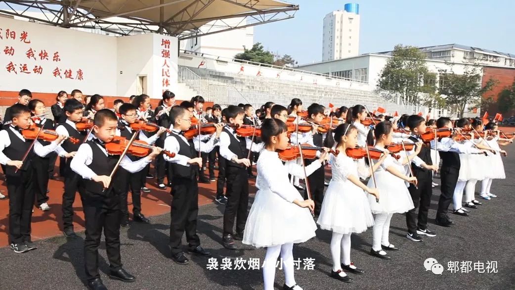 礼赞伟大祖国快闪视频,致敬祖国快闪的视频