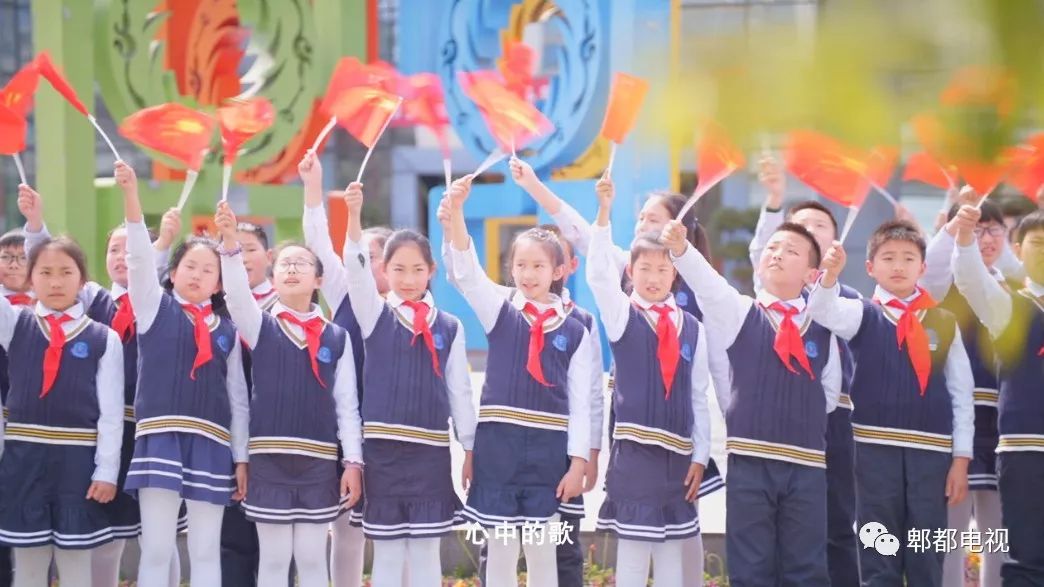 礼赞伟大祖国快闪视频,致敬祖国快闪的视频