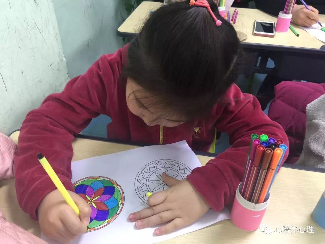 曼陀罗绘画疗愈,艺术疗愈曼陀罗图画简单版