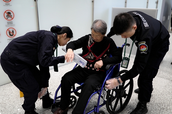 揭秘机场安检员那些“你不知道的事”