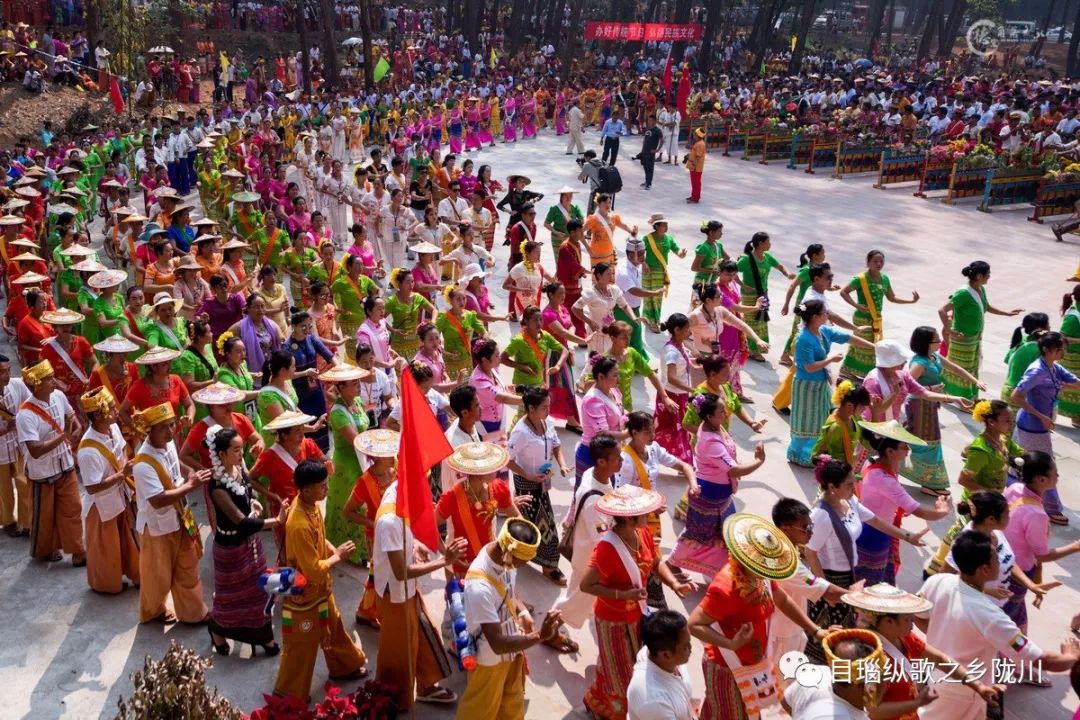 新泼水广场泼水时间,新泼水广场