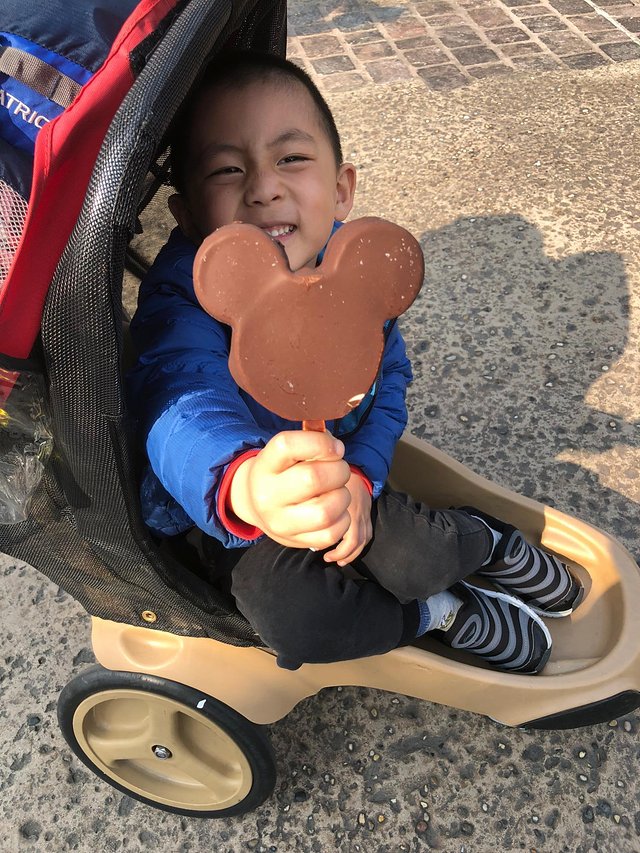 缓慢游玩迪士尼,慢慢悠悠的游玩