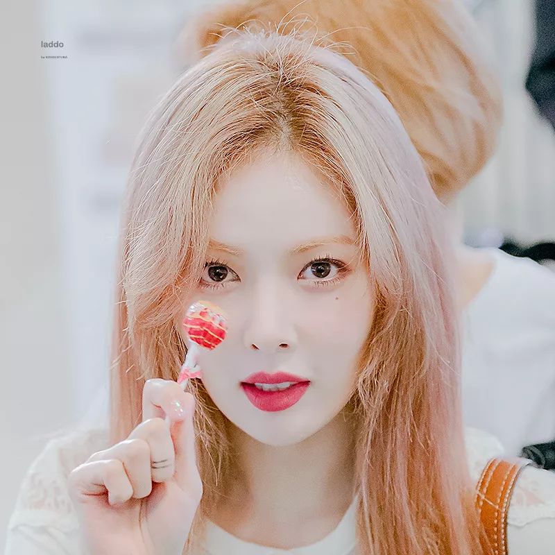 公布恋情被公司开除背假香奈儿都能带货说她是“人间毒药”我服!