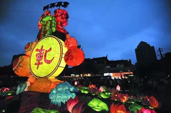 百年石路冷不热闹,百年中山路重塑辉煌