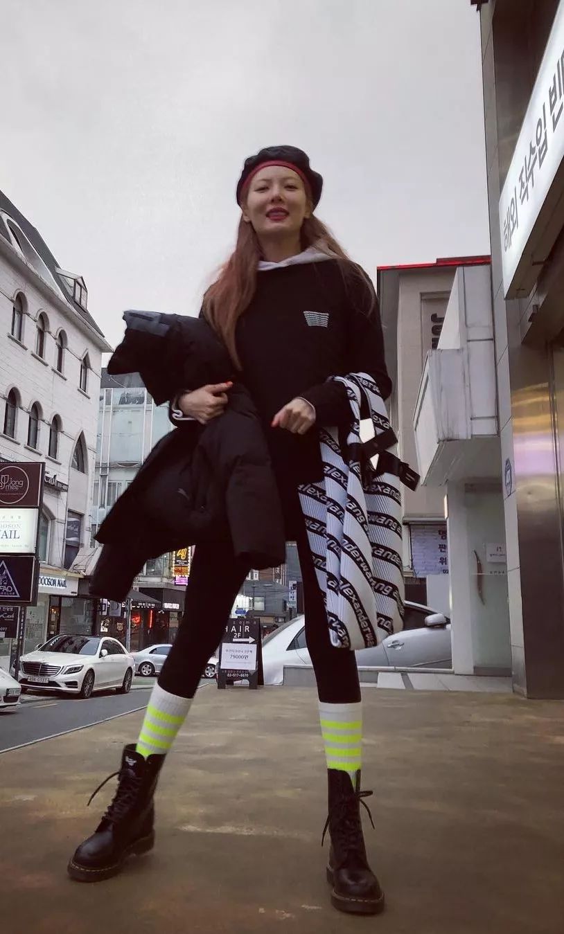 泫雅衣着,泫雅衣服怎么搭配