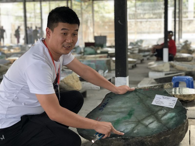 缅甸珠宝翡翠直播,缅甸矿区翡翠直播
