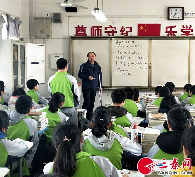 敬业好老师,带病坚持教学的好老师事迹