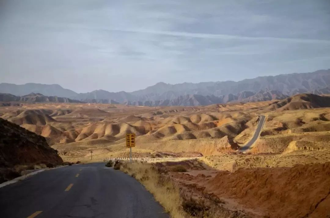 沙漠一年出现的奇观,沙漠黄河的奇景