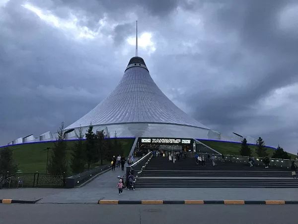 纳扎尔巴耶夫突然隐退的真相与隐忧——哈国行记审思录｜文化纵横