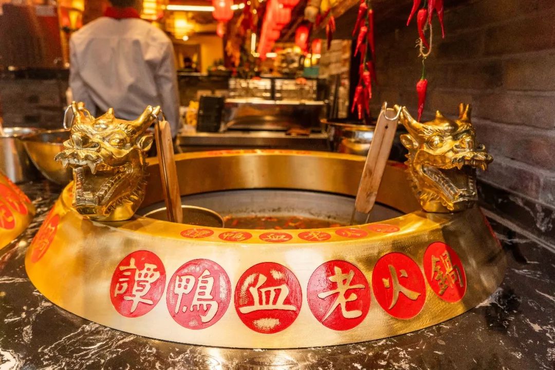 谭鸭血24小时营业,日均排队3h的谭鸭血来宁波了