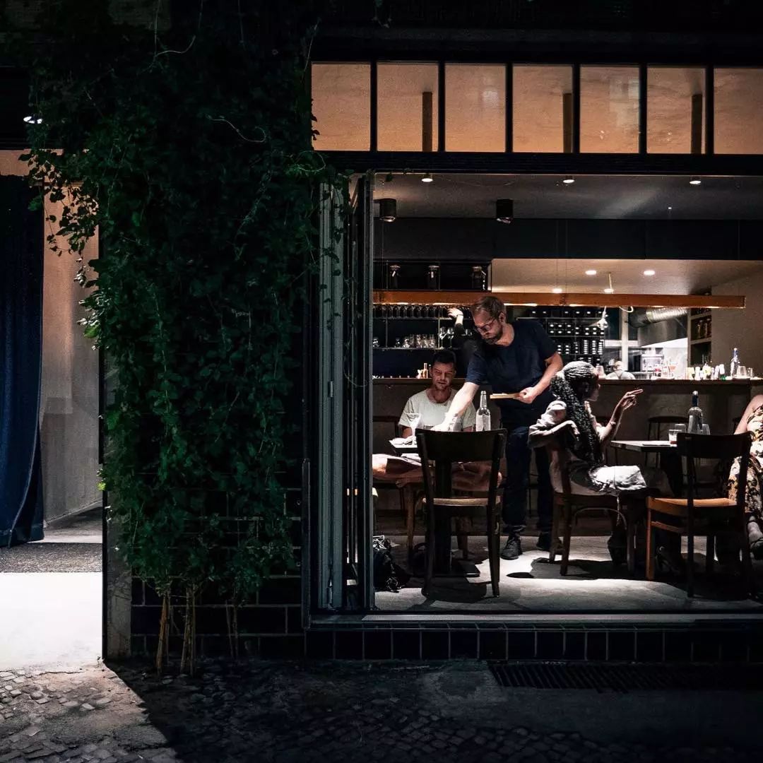 柏林展示身材,柏林很穷吗