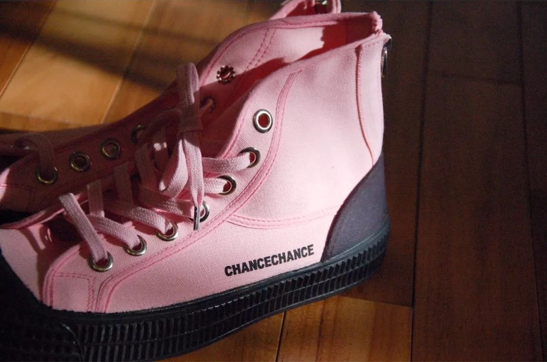 匡威联名川久保玲鞋,匡威川久保玲联名是经典还是1970s