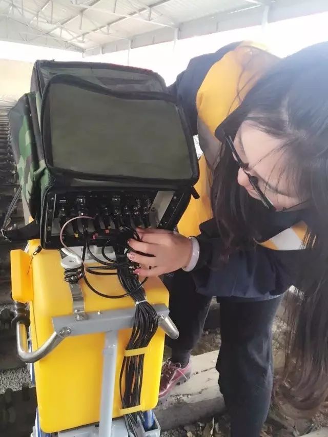 藏不住就公开吧,我们是这样的铁路工务妹子