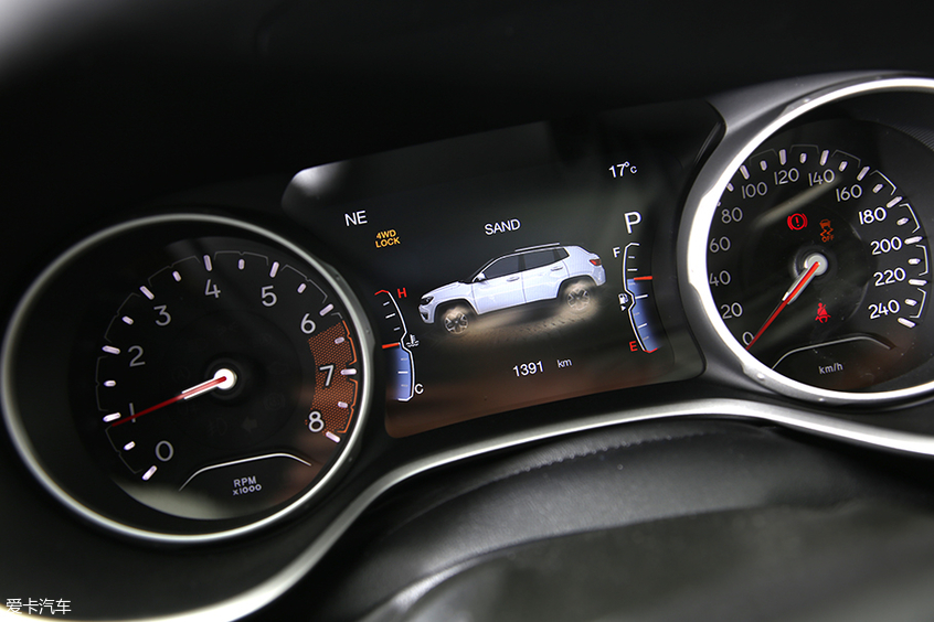 全新jeep指南者四缸1.3t介绍,四驱强油耗高测试新款jeep指南者