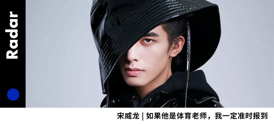 离开马普托之前，他将30件珍藏版球衣留给了非洲少年