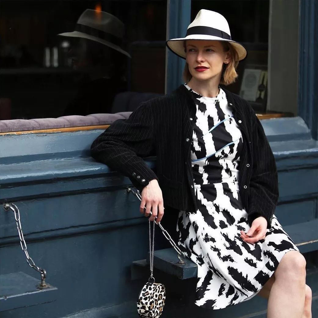 豹纹OUT，下一个C位印花轮到奶牛纹上场！