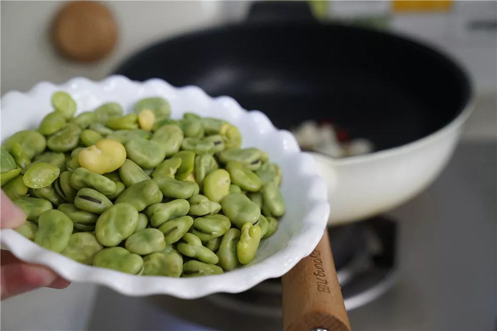 嫩蚕豆不带壳怎么吃,嫩蚕豆什么时候吃