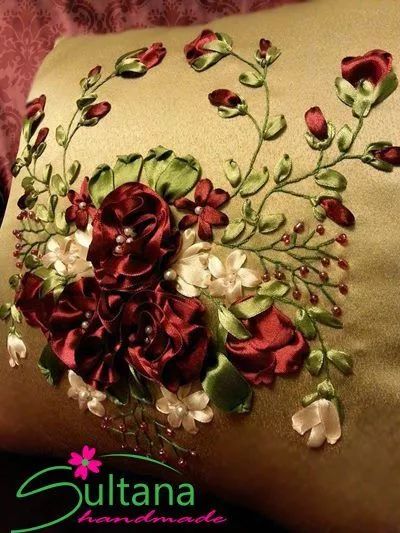 抱枕买个纯色的就够，这样缝几针，要多美有多美！