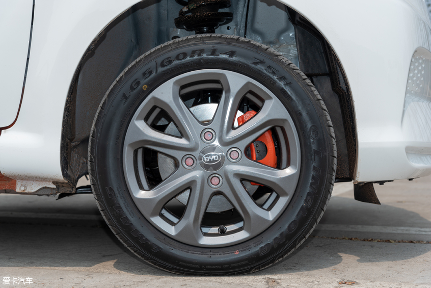 表现出乎意料好开不贵的入门级电动车比亚迪e1