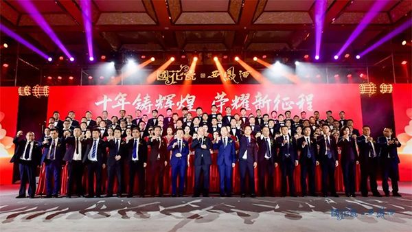 国花瓷西凤酒背后有什么含义呢,国花瓷西凤酒有什么优点