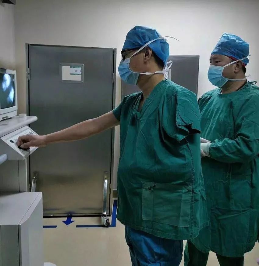 楠ㄧ鍖婚櫌鐨勭鎿嶄綔,绁炴搷浣滃彸鎵嬮鎶橀┚椹舵墜鍔ㄦ尅姹借溅