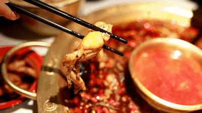 美蛙推荐便宜又好吃,等位两小时火锅