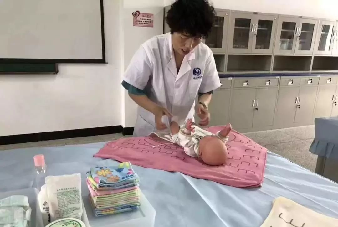 衢州金牌月嫂价格表,衢州月嫂培训机构在哪报名