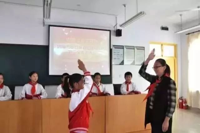中国少年先锋队标志礼仪图片,中国少年先锋队基本礼仪展示