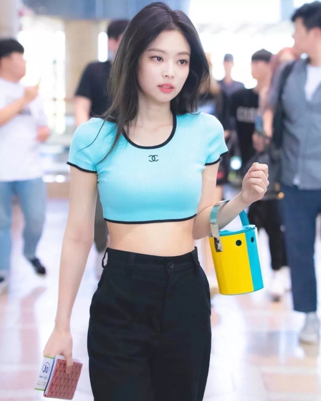 女生买假名牌,买假名牌的女孩