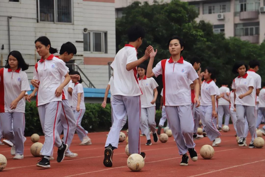 【活力邓中】青春足球悦动邓中——记我校第二届足球文化节开幕式