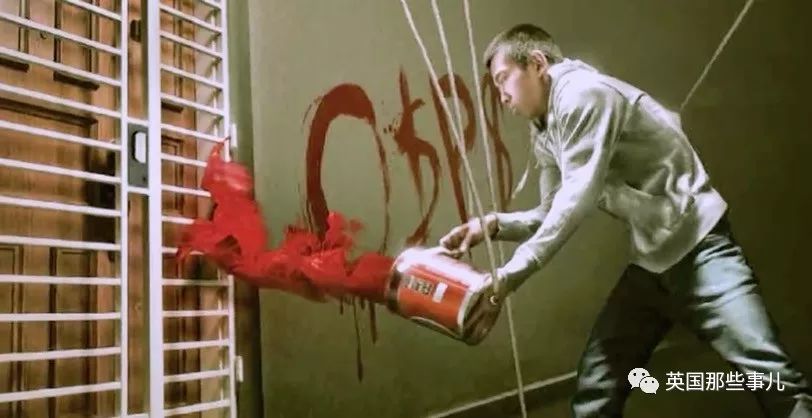 绑架，泼硫酸，纵火烧房...新加坡高利贷集团，简直可怕...