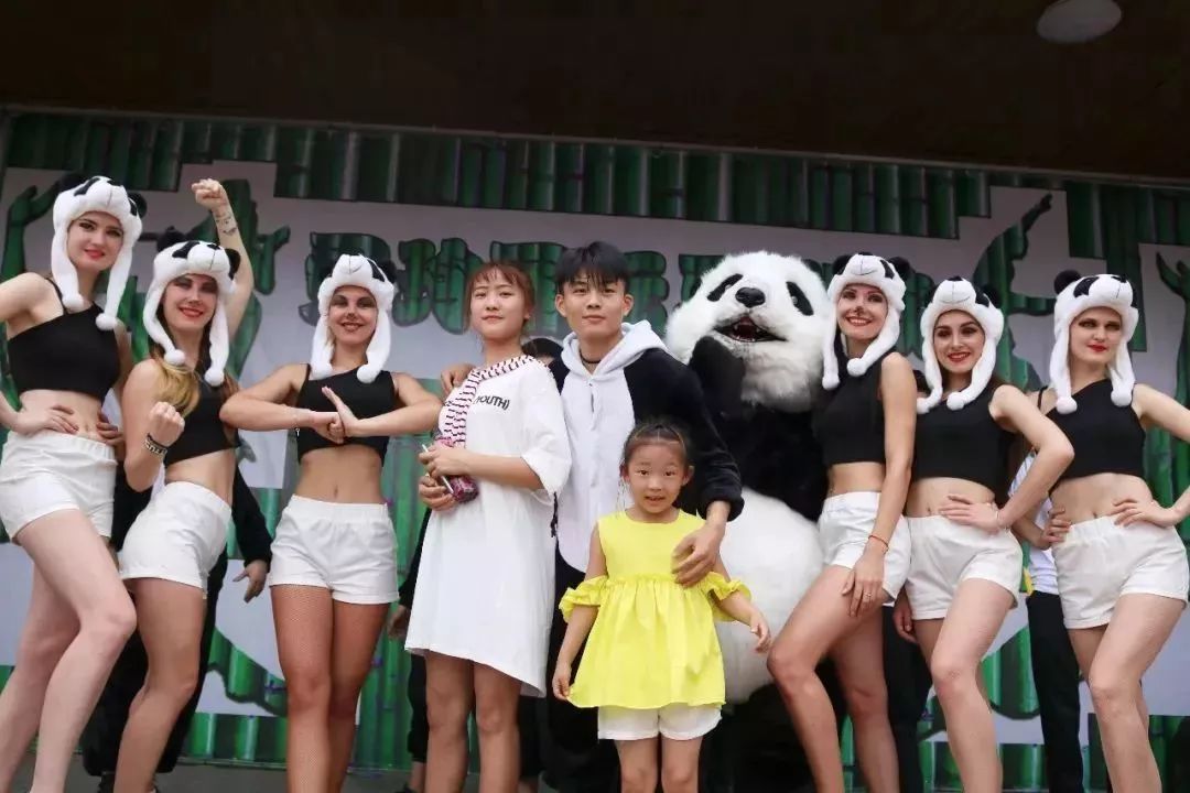 灵玲国际马戏城儿童节,厦门灵玲国际马戏城大熊猫叫什么