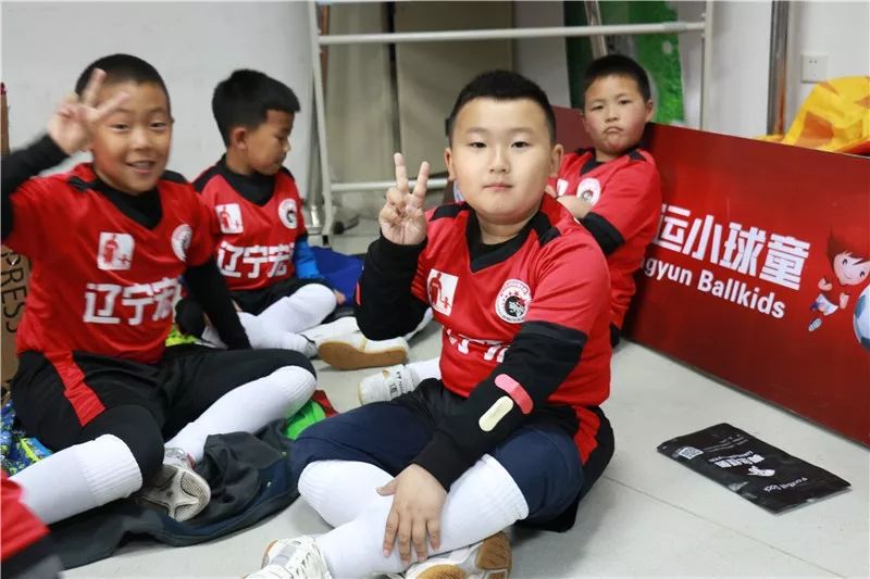 球员牵手球童,牵手球童名场面